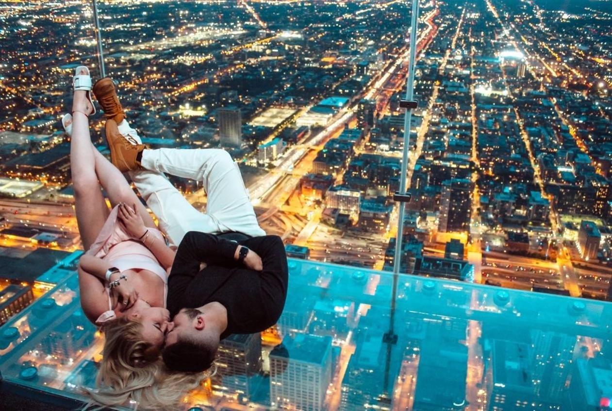 Linda Apartment-Icon56-District4-3Mins To Center Dtrc1- Infinity Pool- Awesome Rooftop Хошимин Екстериор снимка